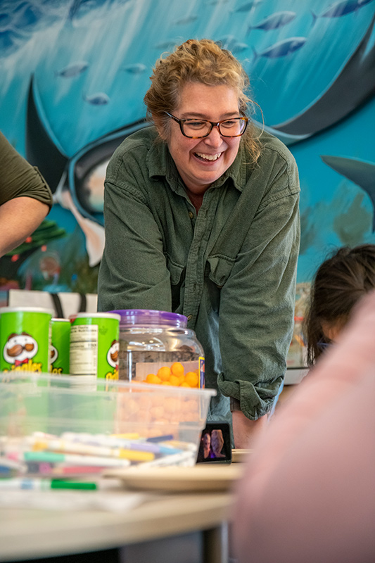 Kate DeVane „Wir bieten eine helfende Hand“ The Martha’s Vineyard Times