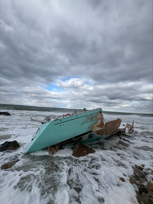 Shipwreck on Christmas Eve in Aquinnah waters
