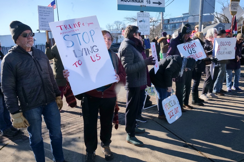 Vineyarders rally against Venezuela strike