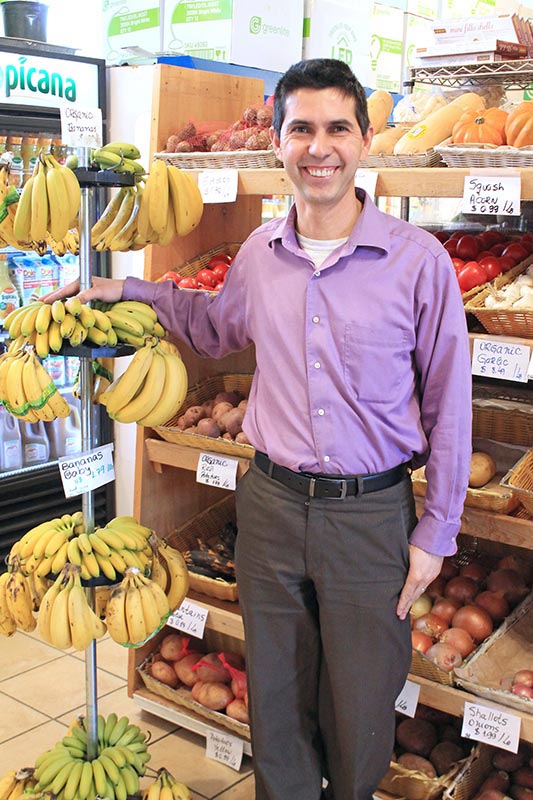 Owner, Elio Silva.JPG