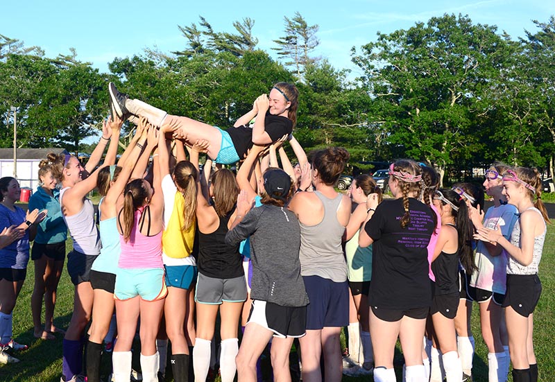 Chesca-Robinson-gets-a-lift.JPG