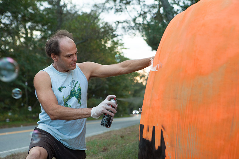 Rusty Gordon outlines a face on one of his fabricated