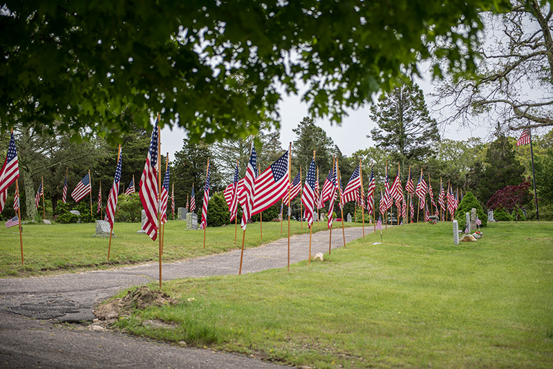 GEM_Grove-Cemetery_Avenue-of-Flags_03