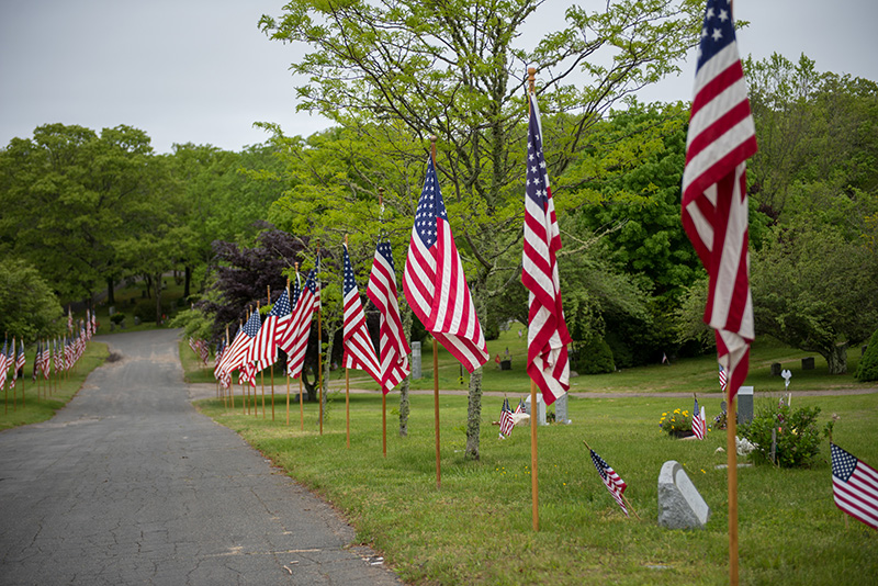 GEM_Grove-Cemetery_Avenue-of-Flags_04