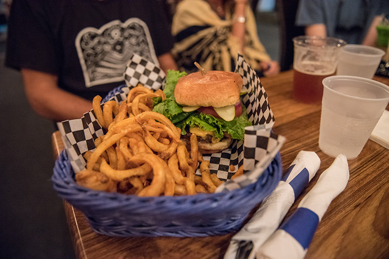 GEM_Fish-Bones_Burger_23.jpg