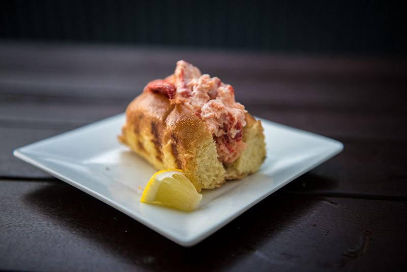 GEM_Lobsterville_Lobster-Roll_20.jpg