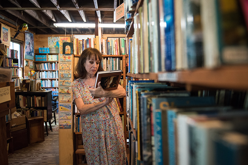 GEM_The-Book-Den_Holly-Nadler_08.jpg