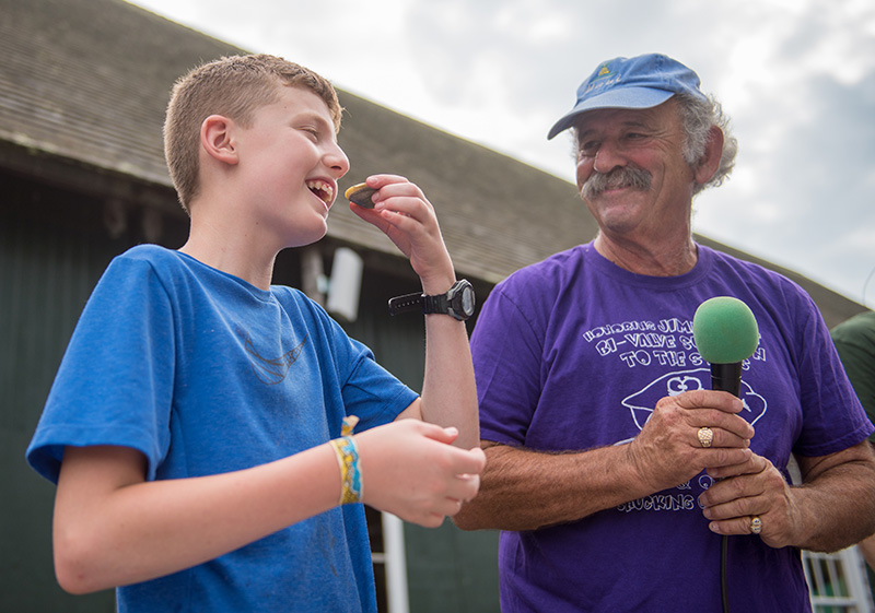 GEM_Ag-Fair_Saturday_Clam-Shucking_Jack-Marshard_Kenny-Goldberg_12