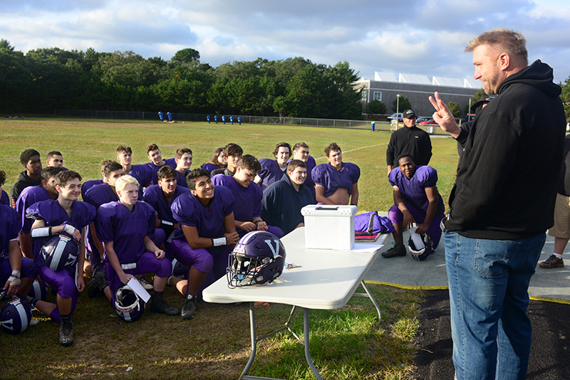 Max-Lane-talking-to-team-2