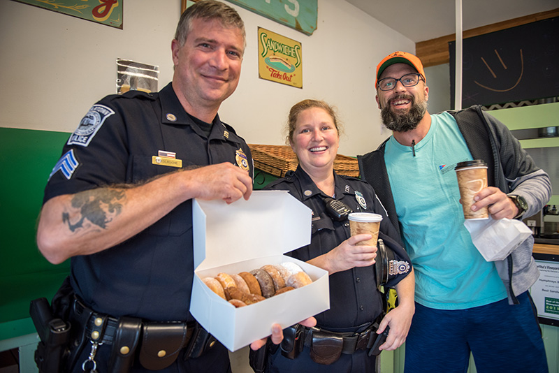 GEM_Dippin-Donuts_Coffee-With-Cops_Joel-DeRoche_Stephanie-Immelt