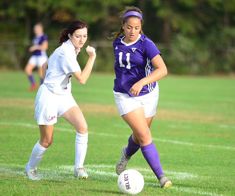 Gabby Vieira keeps her eyes on the ball while defended by Sami Hennessy.