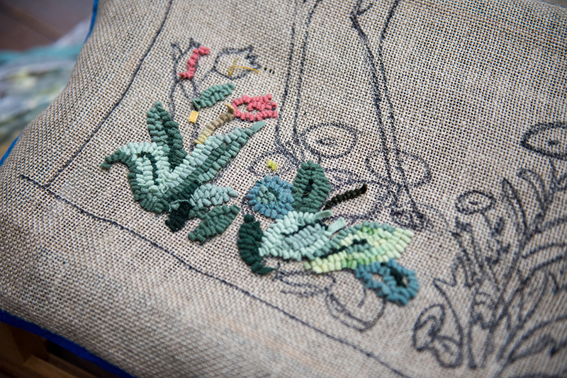 GEM_Hooking-Rugs_Sandy-Broyard_01.jpg