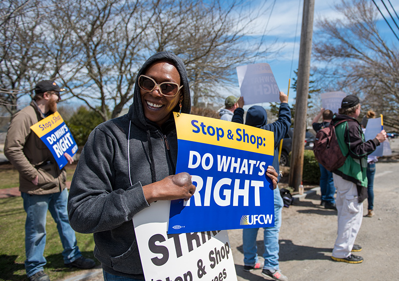 GEM_Stop&Shop-Strike_Christine-Bresnaham_01