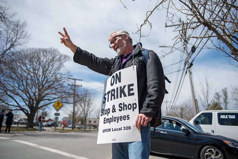 GEM_Stop&Shop-Strike_Dennis-Logan_02