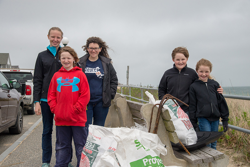 LT_Beach-Clean-Up_02.jpg