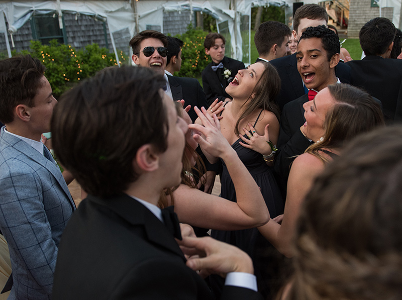 MVRHS students dance and sing at prom.