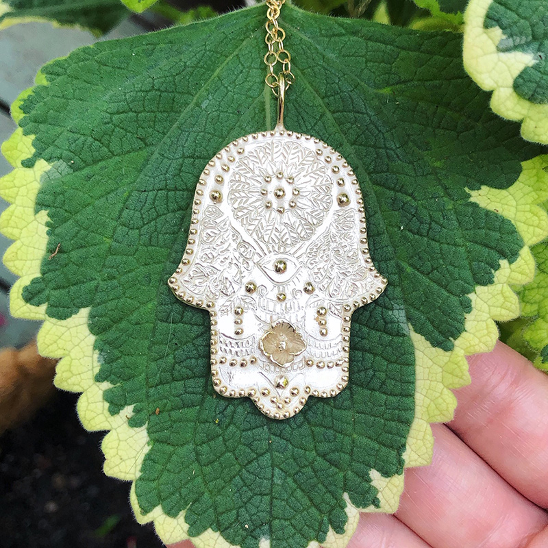 14k_gold_large_hamsa