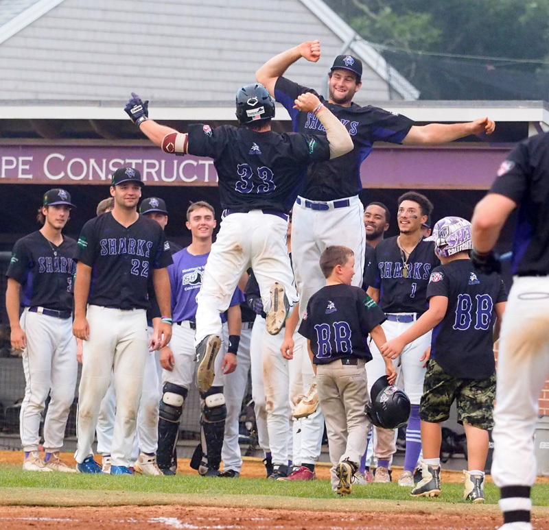 Spencer-Bramwell_high-fives_Alex-Galvan.jpg