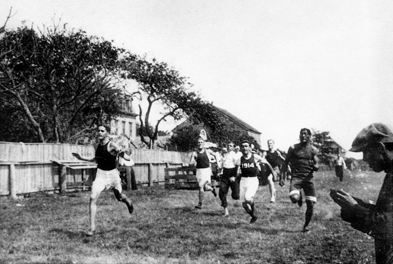 242a.-1912-Ag-Fair-race-group.jpg
