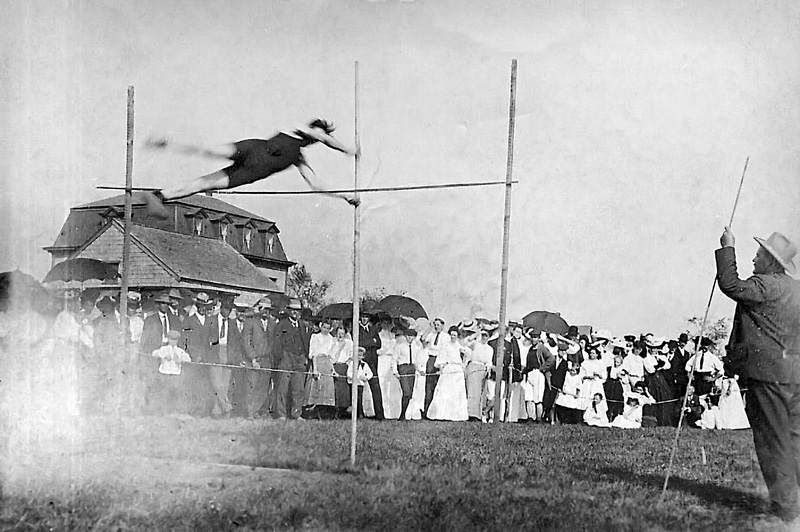 242e.-1913-Ag-Fair-horace-athearn-vault.jpg