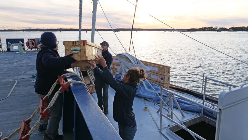 Iris loading Argo floats