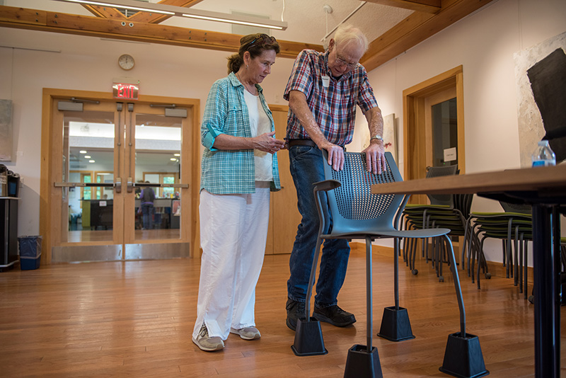 Elderly-Balance-Class_Kathleen-Samways_Conrad-Neumann_13.jpg