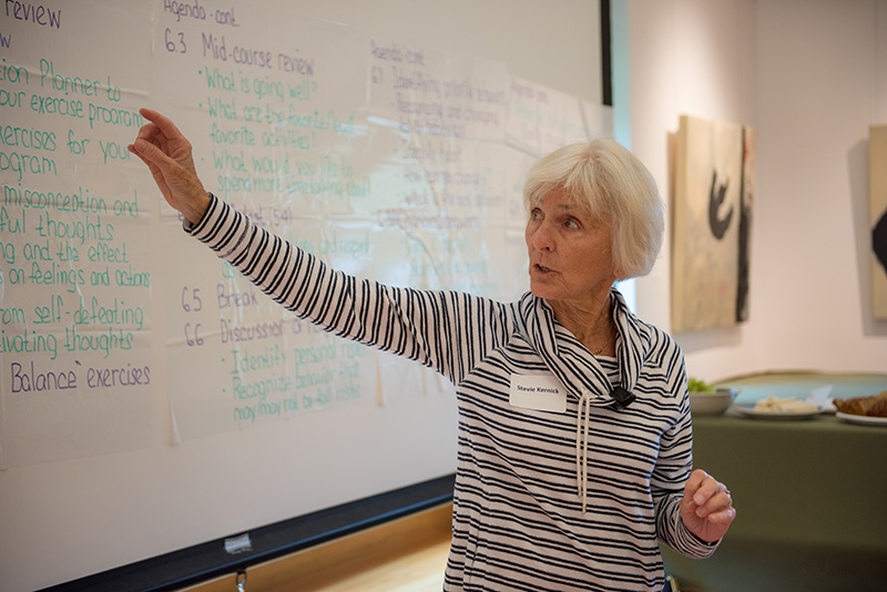 Elderly-Balance-Class_Stevie-Kernick_03.jpg
