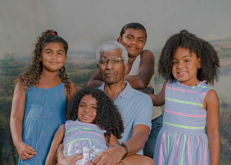Tignor_family_2021.jpg