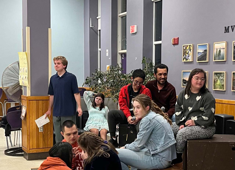 Brief_Friendsgiving3.jpg