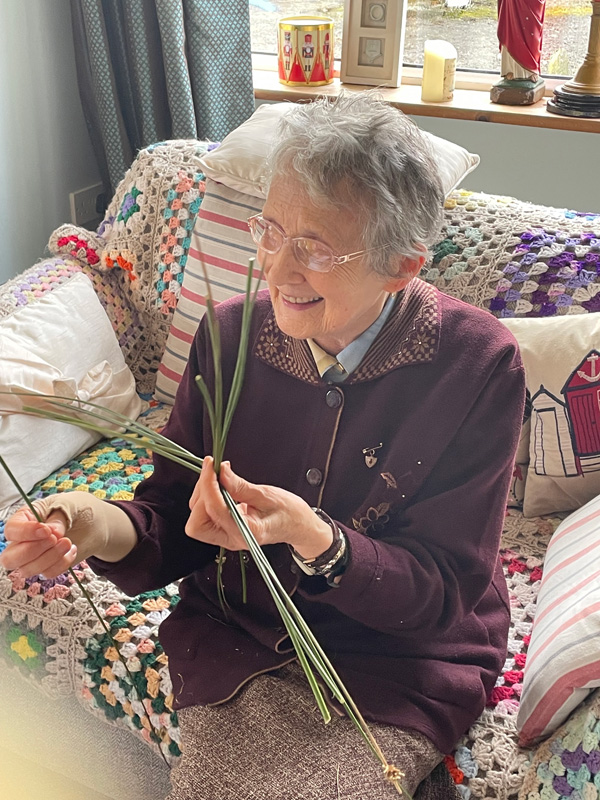 Philomena-Moore-making-Brigids-cross.jpg