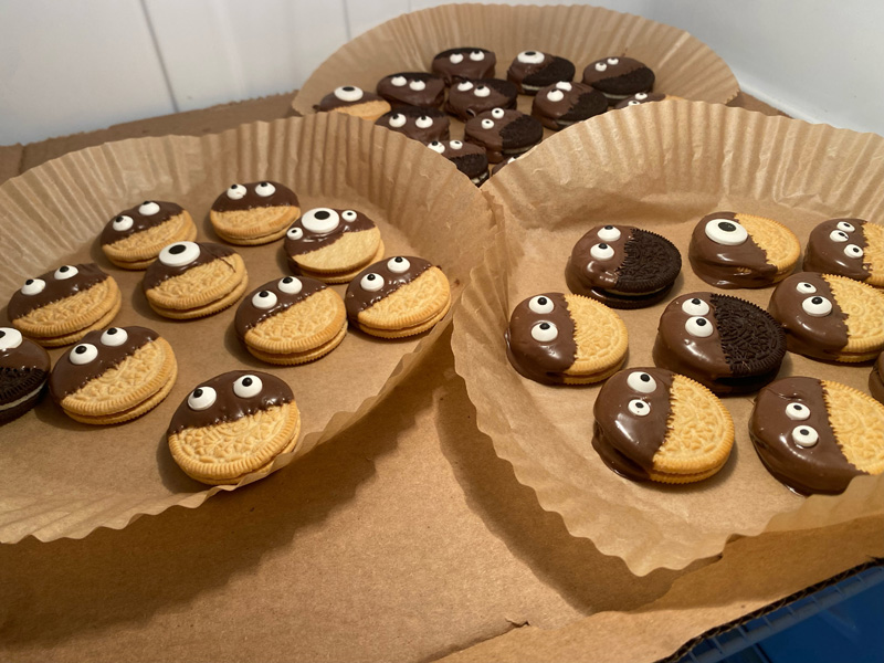 Spooky-oreos-1.jpg
