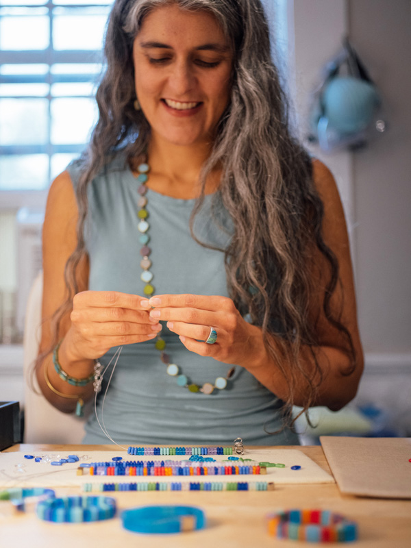 1_25_Jewelry_StefanieBeading.jpg