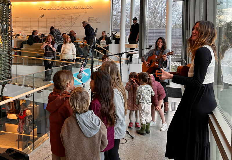 mv-museum-visitors_8045.jpg