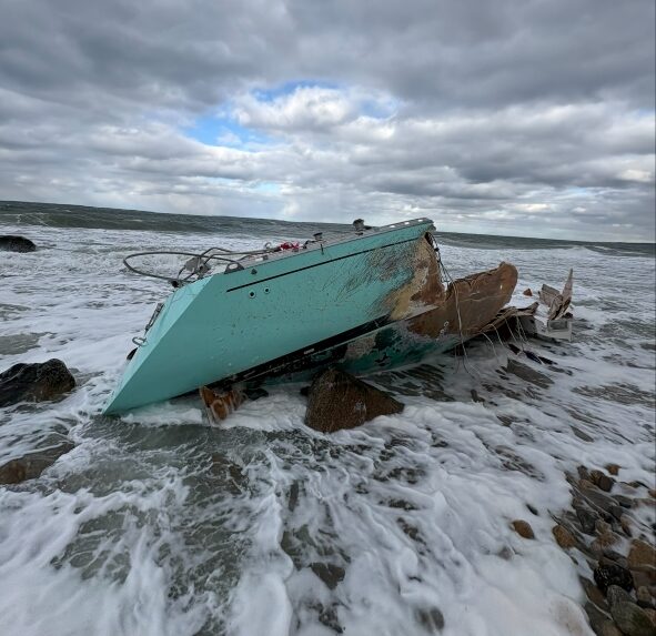 Shipwreck on Christmas Eve in Aquinnah waters