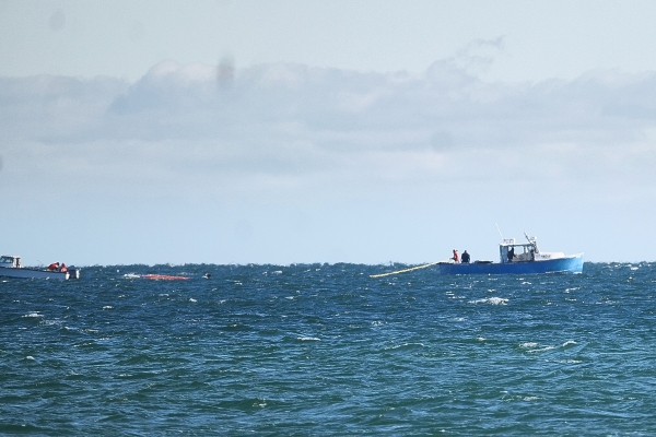 boatcapsized_cowbay_2